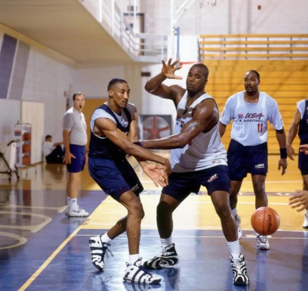 谁说中锋鞋不火?这双中锋鞋火到离谱!保罗也爱穿