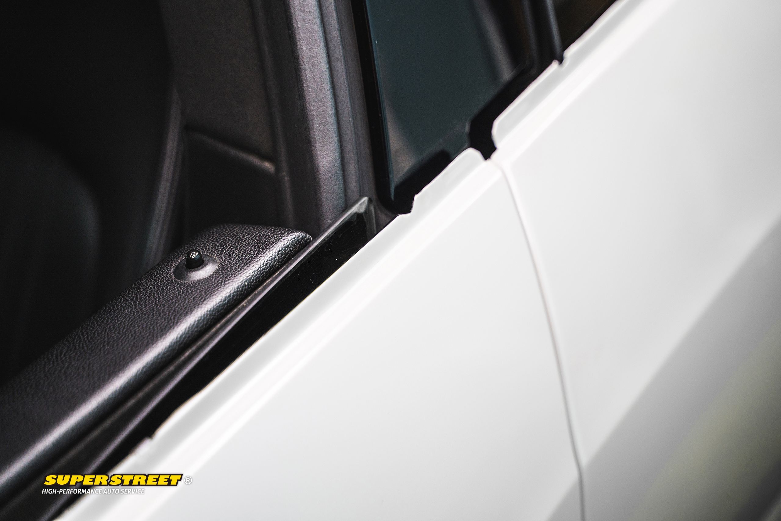 玛莎拉蒂吉博力汽车贴膜改色,superstreet改装