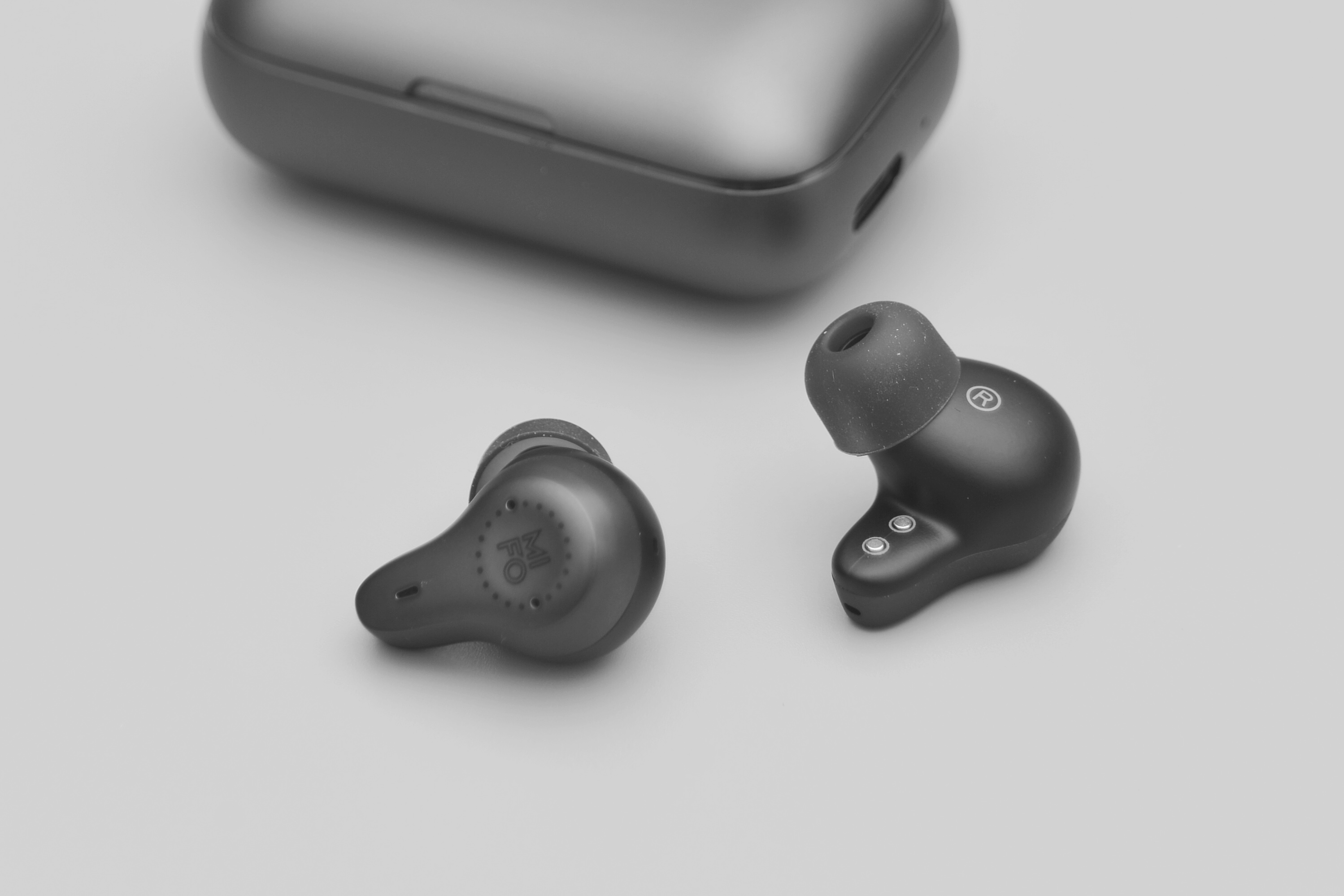 抗30km/h风噪是亮点，日常使用无压力。体验mifoO7蓝牙耳机