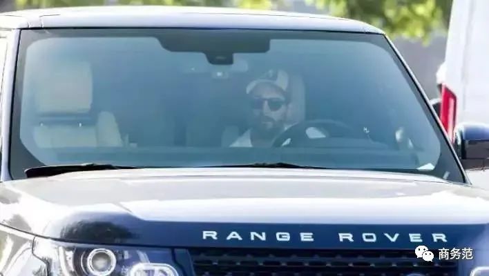 17岁梅西首秀照片,梅西34岁首战刷爆3项纪录