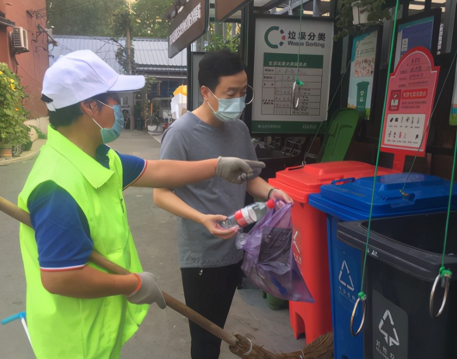 和平里垃圾分类进行时,社区中山西路垃圾分类