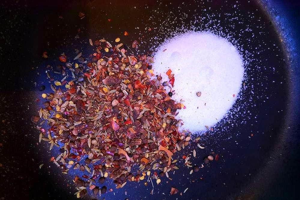 腊鸭腿最简单的吃法,腊鸭腿正宗做法