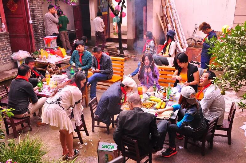 漂浮人生，最难忘摆摊经历，一个月用三十元赚九万