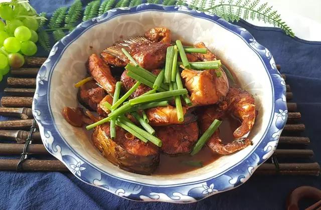 正确炖鱼方法和步骤,正宗炖鱼方法用开水还是凉水