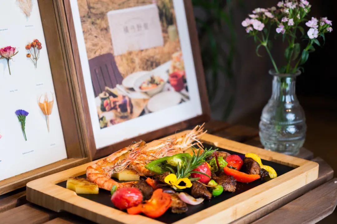 之心城这家餐厅堪称“西餐界CHANEL”，小姐姐们都抢着去