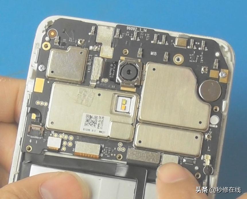 魅蓝note5拆机换尾插,魅蓝note5拆机