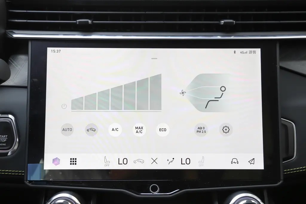 领克01空调出风口推拉,领克05后排空调出风口拆卸