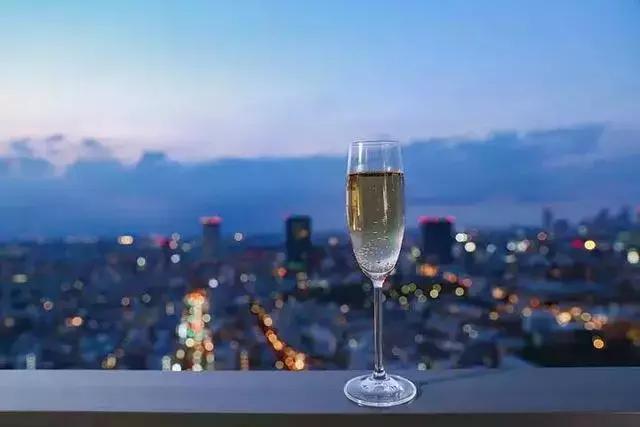 二胎爸爸被“假精致”掏空!给娃上私立幼儿园,办7张信用卡欠债6位数