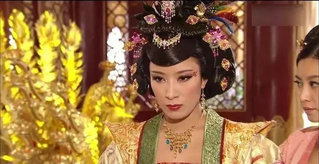 杨怡凭哪部剧获tvb视后,杨怡当了四年的龙套