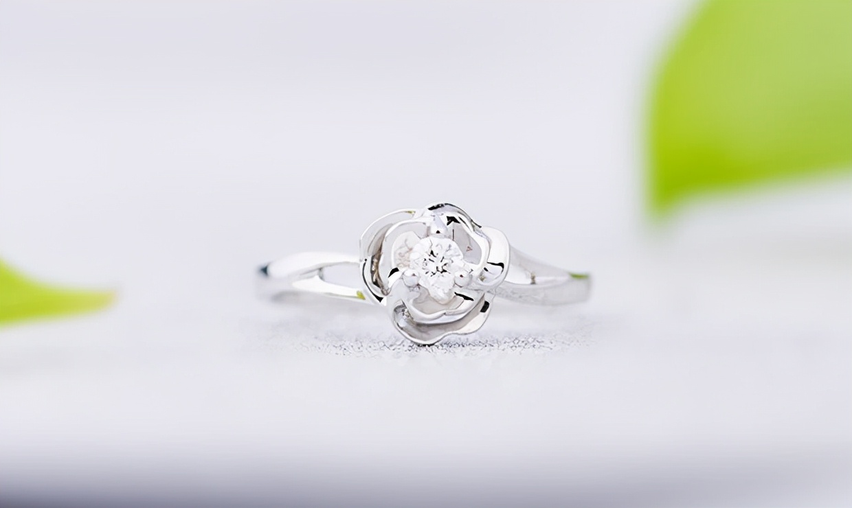 奢侈品牌钻戒和普通品牌钻戒区别,买哪个牌子钻戒比较好又实惠