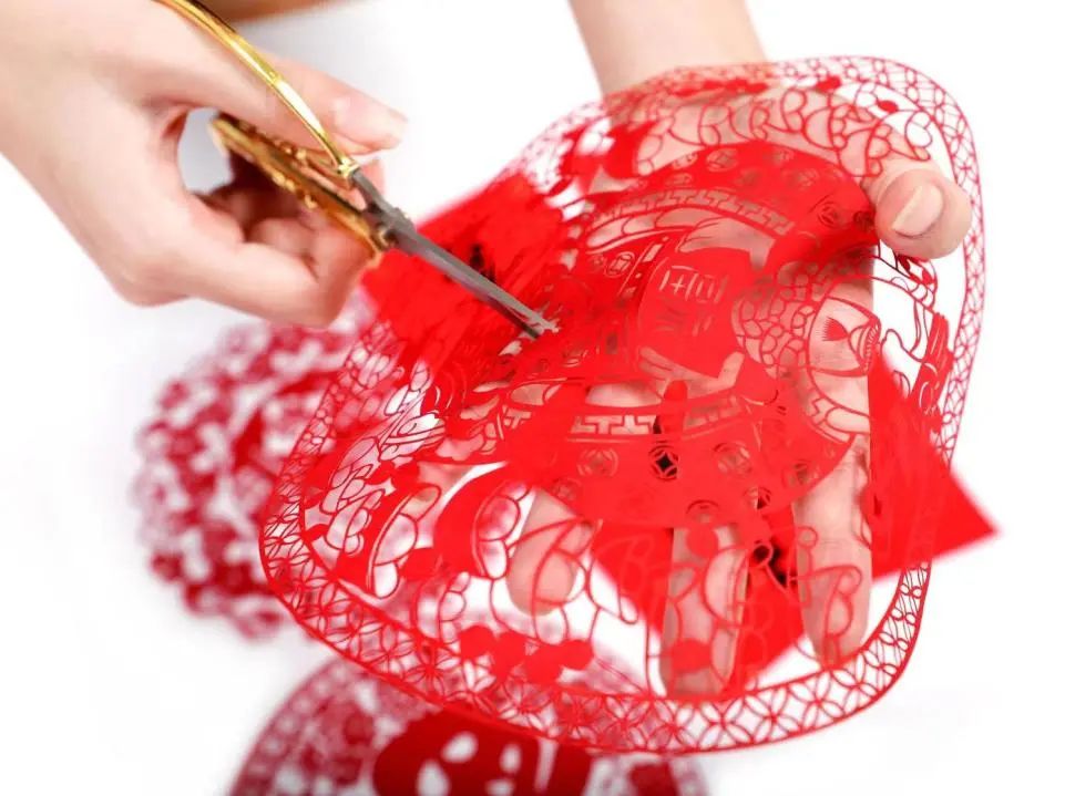 牛年扭蛋机、5折买明星同款、年味美食买一赠一，新春焕新颜