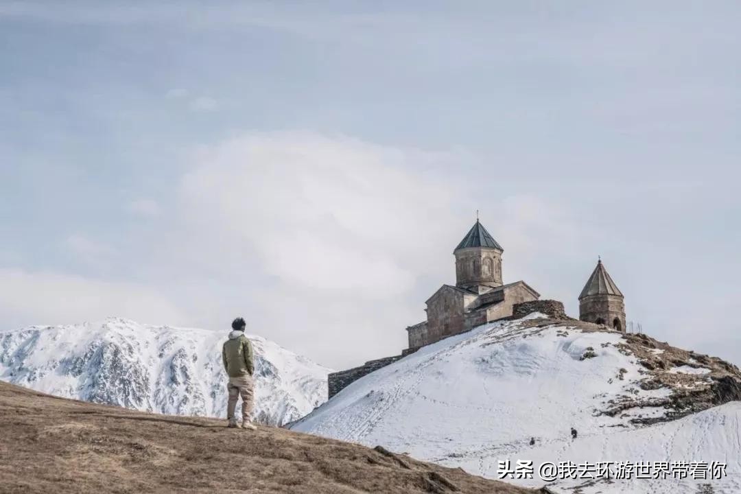 三个人一辆面包车环游世界,3个小伙开面包车