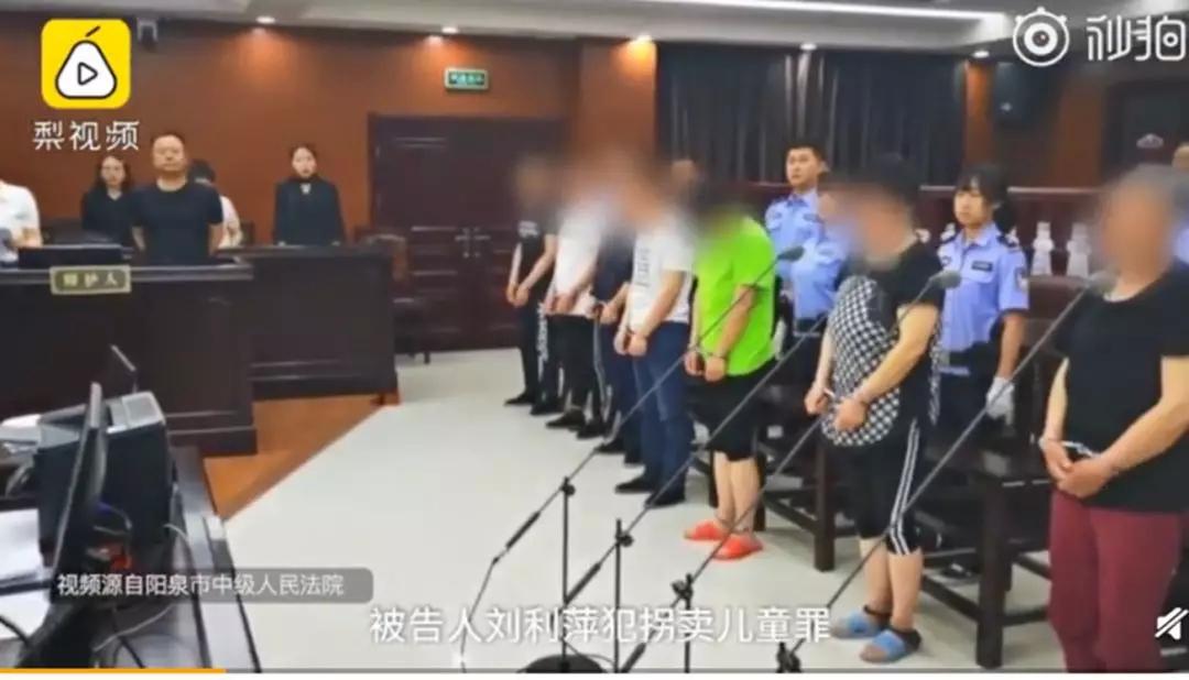 男童被继母虐待成植物人，生父被以虐待罪及遗弃罪起诉