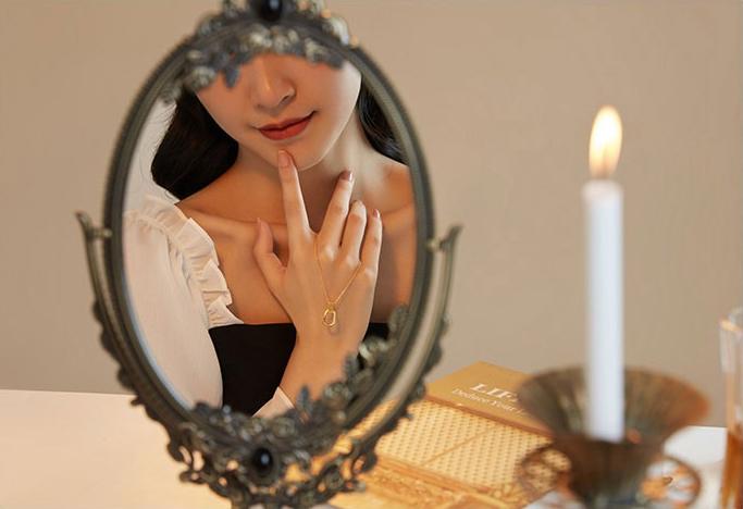 花四千多给妈妈买的金项链,花3000给妈妈买黄金项链