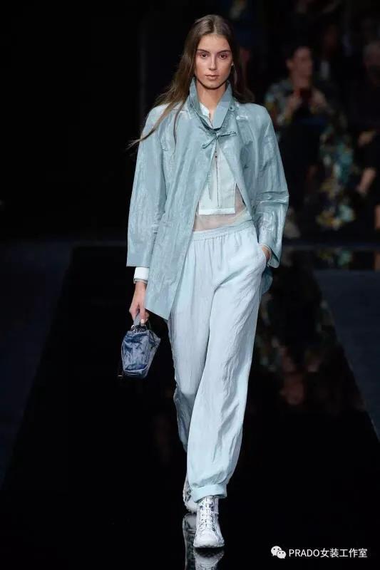 2021乔治阿玛尼春夏时装秀 (安普里奥·阿玛尼ar2500报价)