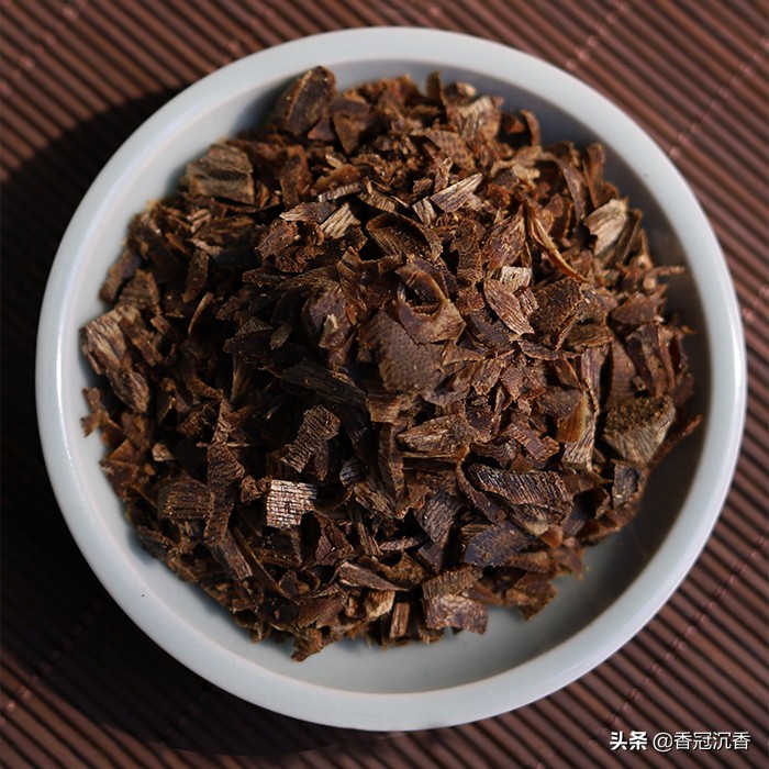 奇楠沉香香料介绍,奇楠沉香手串如何盘玩