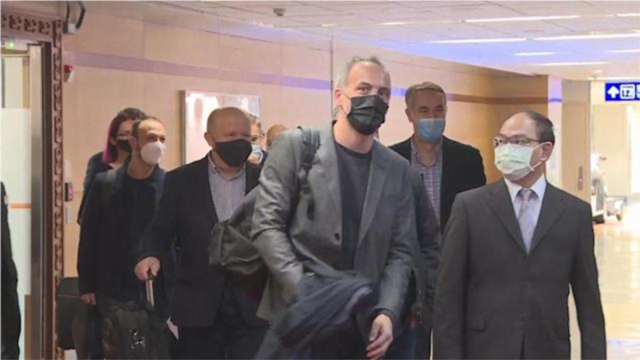 四大信号显示，两岸局势已经十分紧张，如何*局破**？至少有两个办法