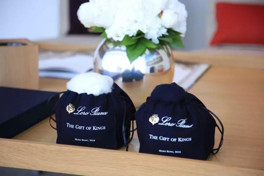 一件针织衫要六位数?能穿它的人不仅真壕还低调!