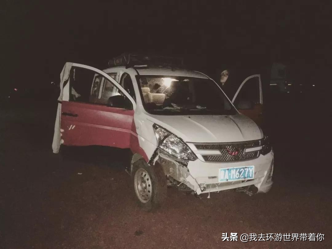 三个人一辆面包车环游世界,3个小伙开面包车