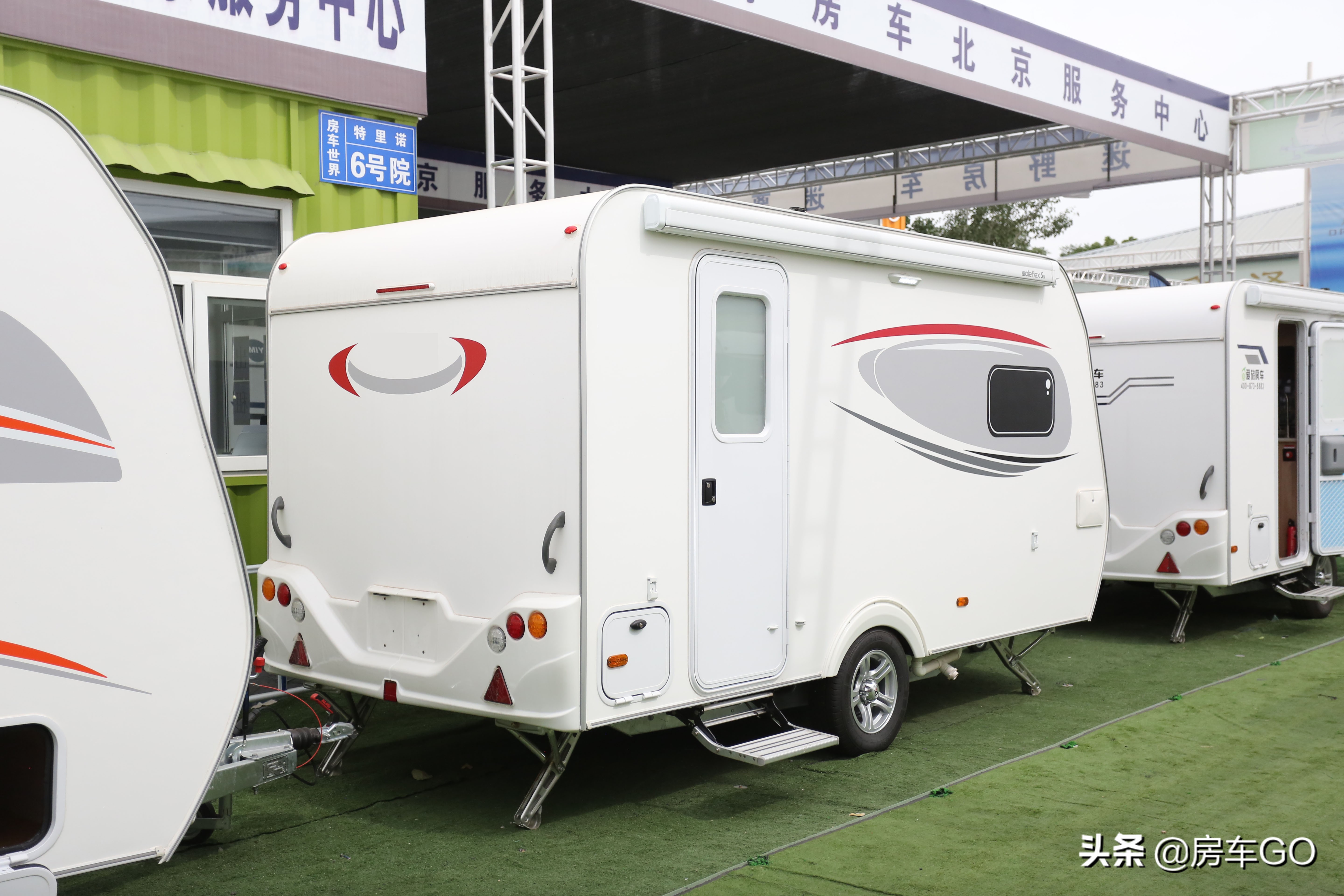 可以上蓝牌的拖挂房车,能住三人小型拖挂房车