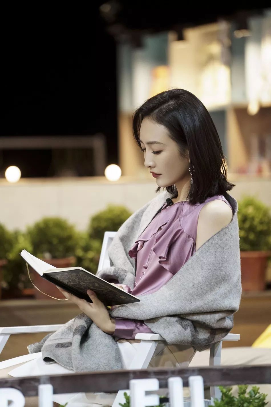 王鸥蓝色一字肩,王鸥红色古装明侦造型