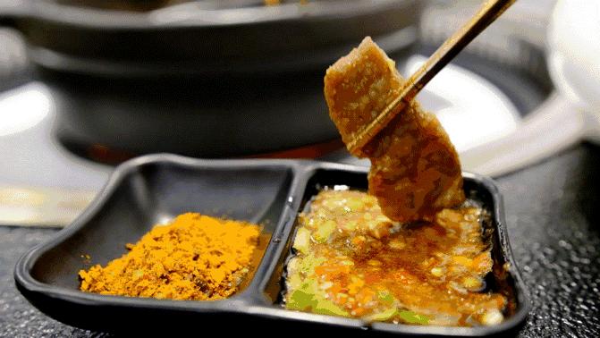 东莞首家火锅+烤肉一体涮就在万江家汇城，几百人排队等着吃