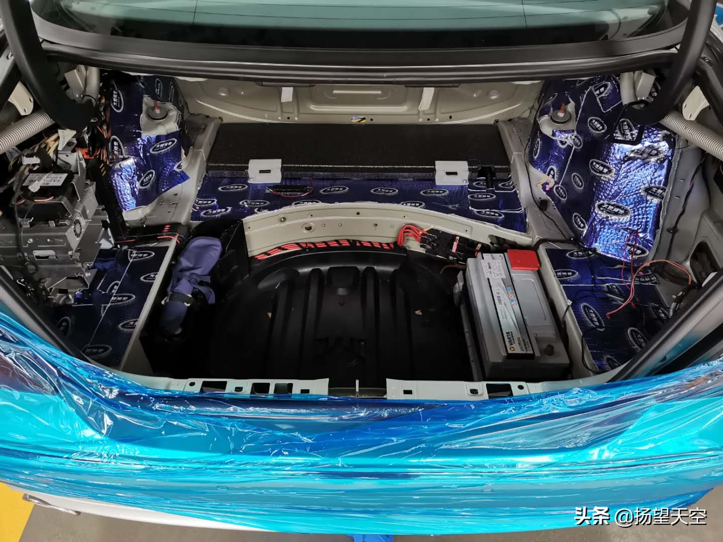 奔驰e280老车整备,2011年奔驰b200车内有异味