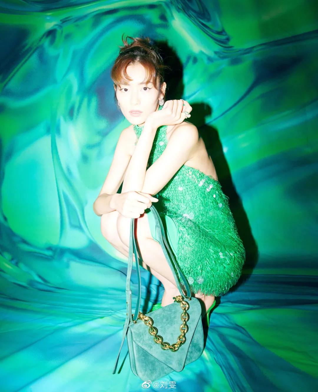 三里屯偶遇大幂幂,杨幂和闺蜜在三里屯逛街遭搭讪