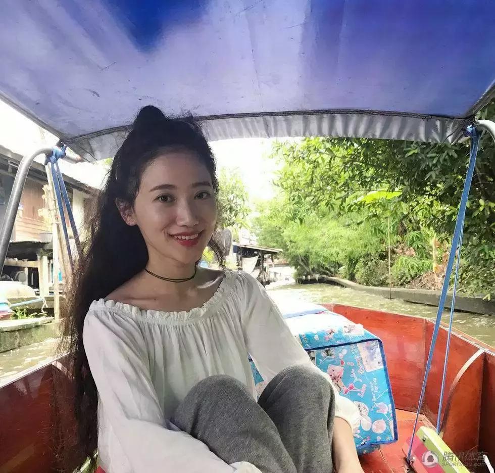 国足太太团集体助威,国足太太聚会