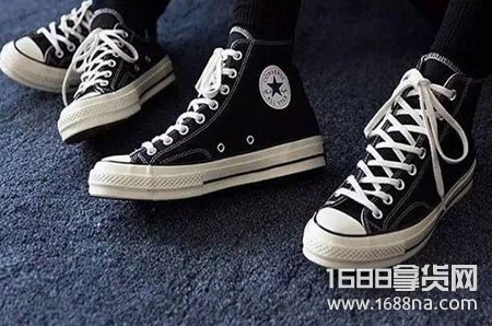 匡威被太阳暴晒一会会开胶吗,匡威下雨滑不滑怎么办