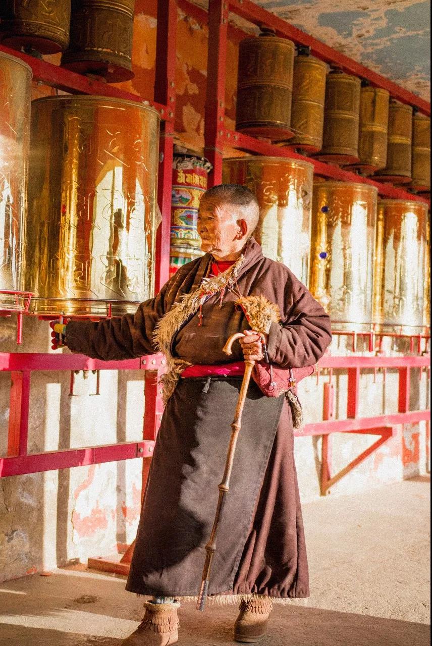 一个被上帝偏爱的地方,一个被上帝遗弃的城市