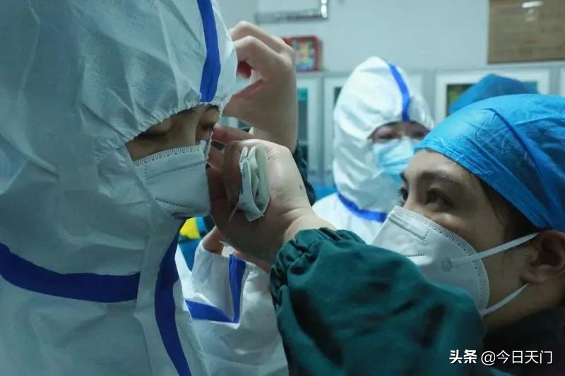 致敬疫情防控中的铿锵玫瑰,致敬战斗在抗疫前线的白衣天使