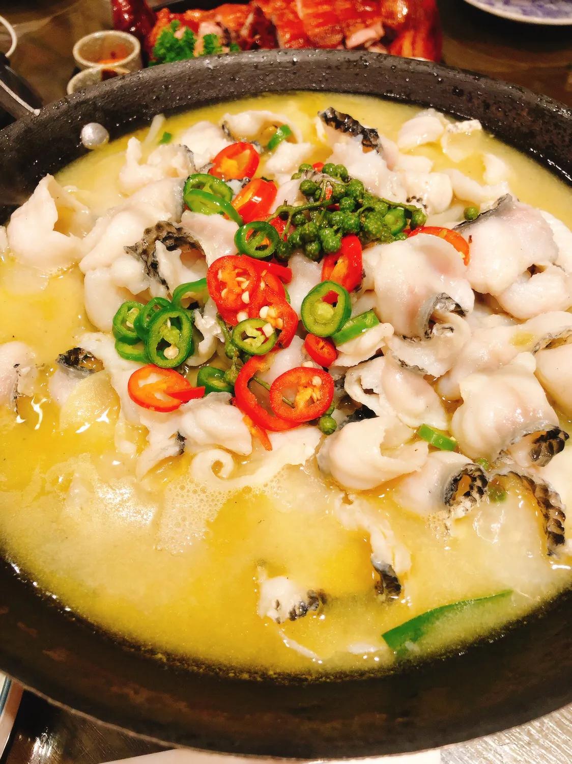 昆明福照楼汽锅鸡南亚风情店,昆明云南汽锅鸡