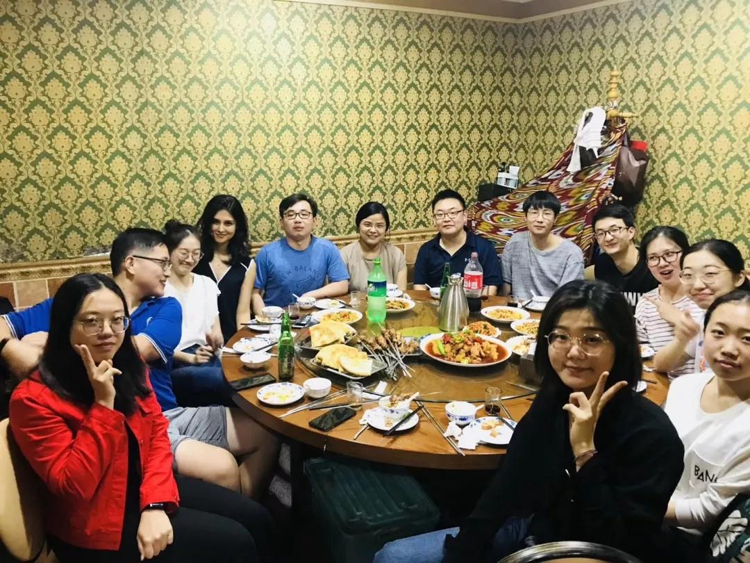 他是清华博士后,曾任职于期货交易所,如今是上海211名校男神教师!