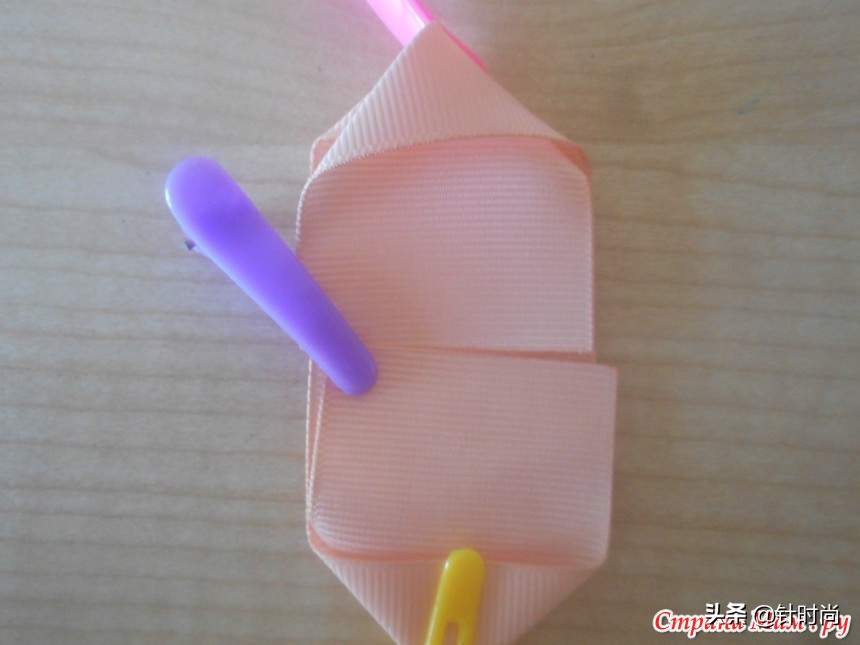 丝带儿童头花蝴蝶结手工制作过程,丝带蝴蝶结头花制作教程