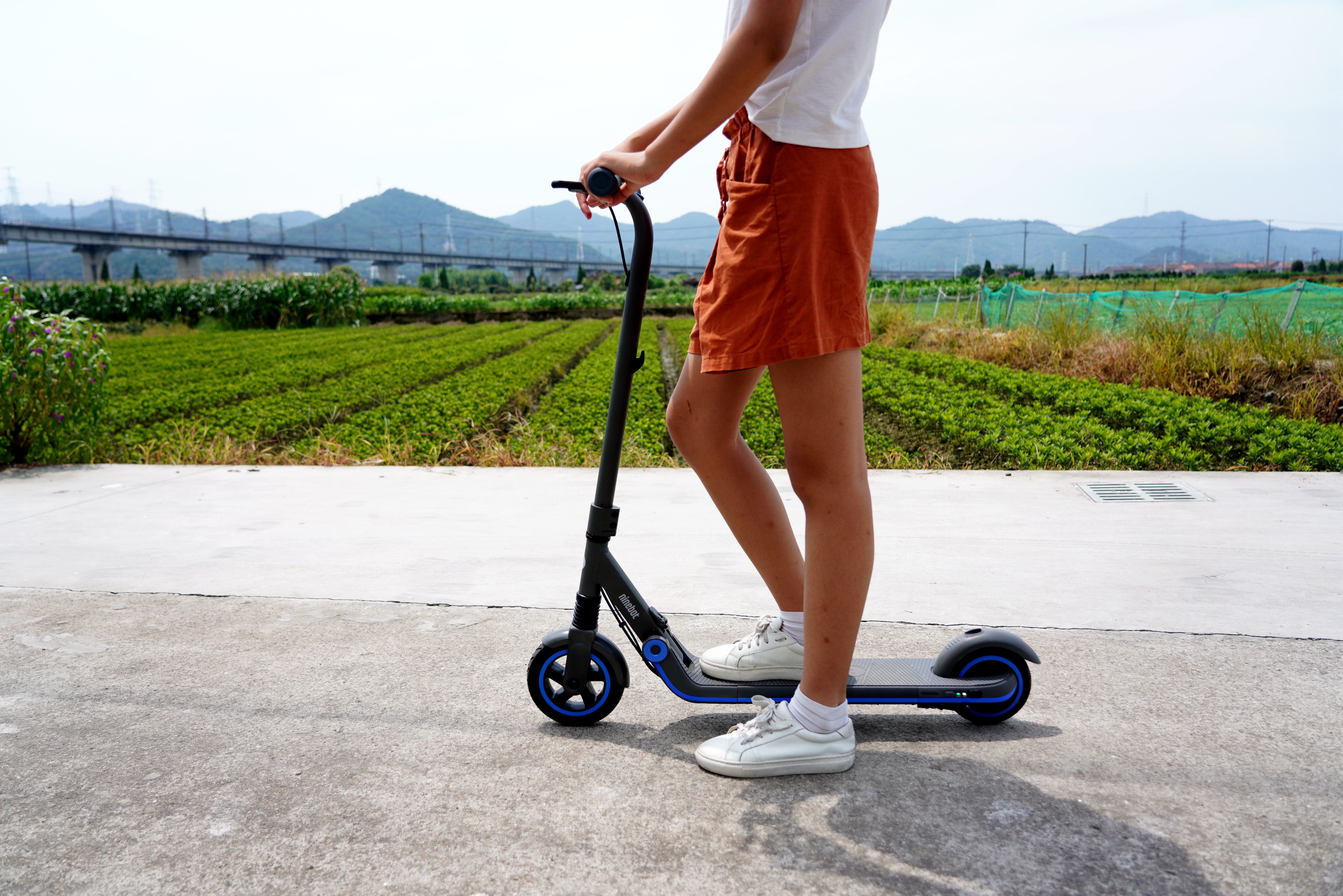 很不简单的玩具,九号儿童电动滑板车e10如何折叠