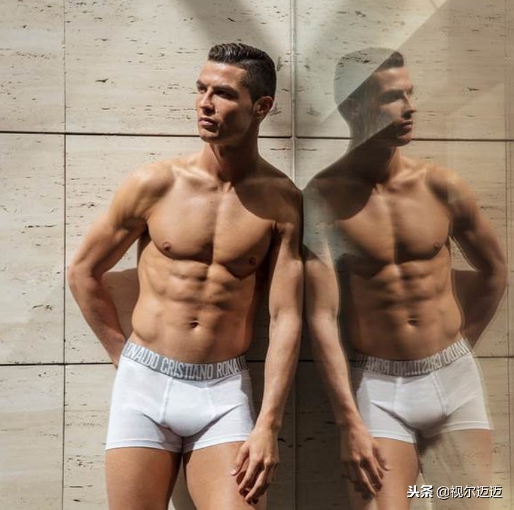 忘却偶像，姆巴佩在房间撤下C罗海报