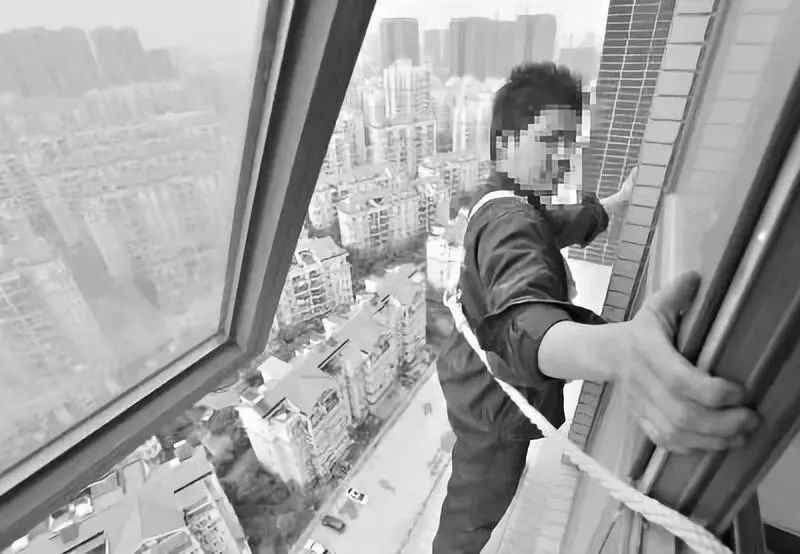 空调安装工坠亡事件,成都某小区空调安装工坠亡