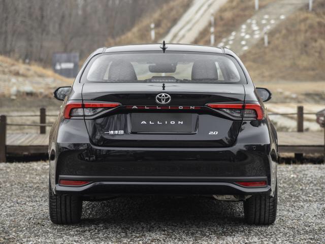 丰田亚洲狮上市，14万搭2.0L＋cvt，给我一个不买君威的理由？