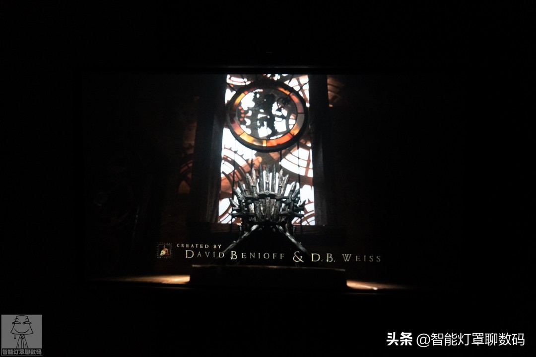 深圳小伙的快乐出租屋（上）：千元1080P投影+头戴蓝牙耳机