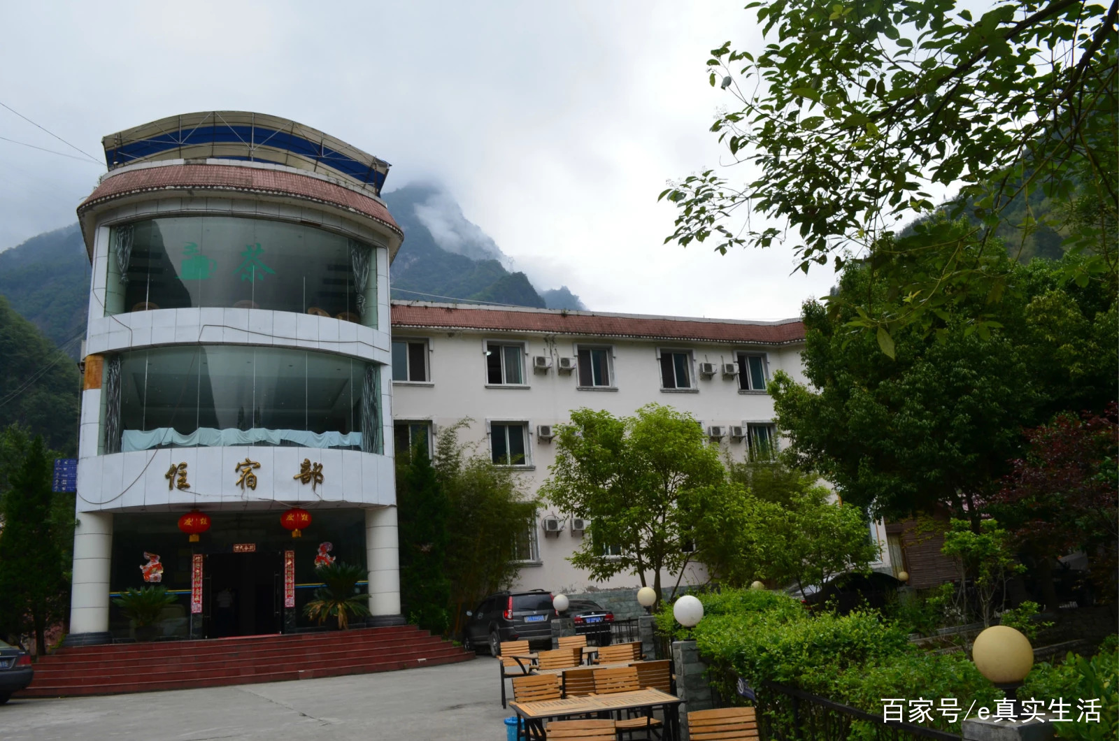 上里古镇，一个名副其实的古镇，人很少，跟丽江大研古城有的一比