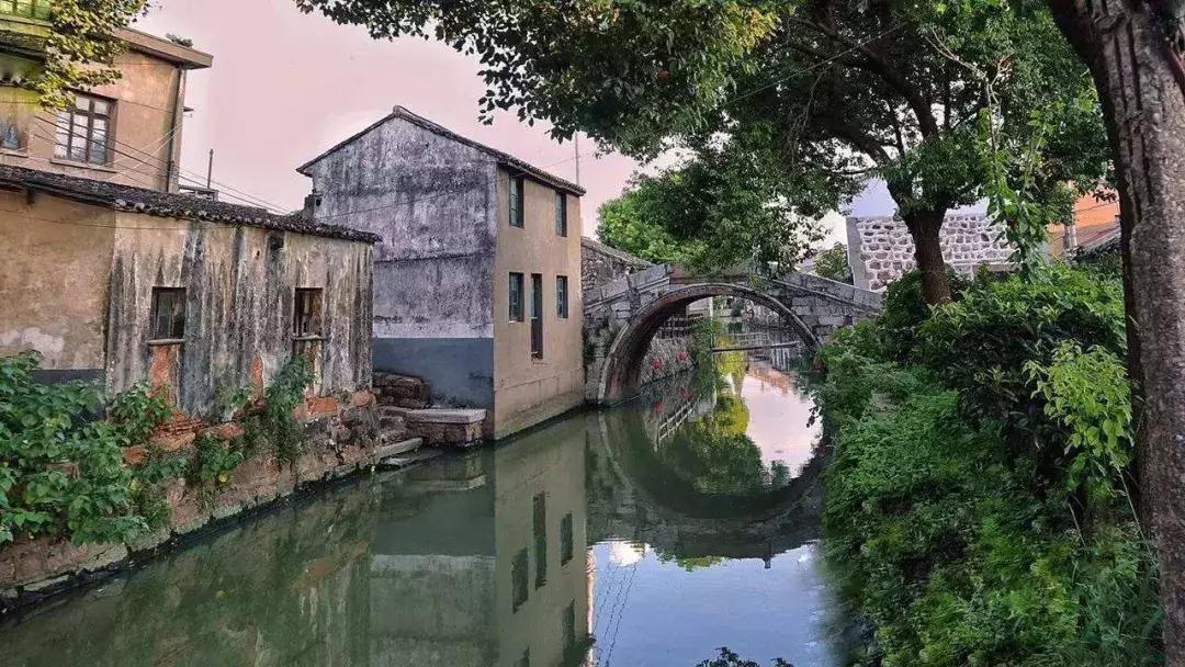 瀵绘ⅵ姹熷崡涓浗姘翠埂姘戝眳寤虹瓚鐗硅壊,瀵绘ⅵ姹熷崡姘翠埂鍙ら晣