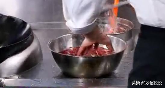 想吃甲鱼不伸头出来怎么办,怎么吃甲鱼常用知识