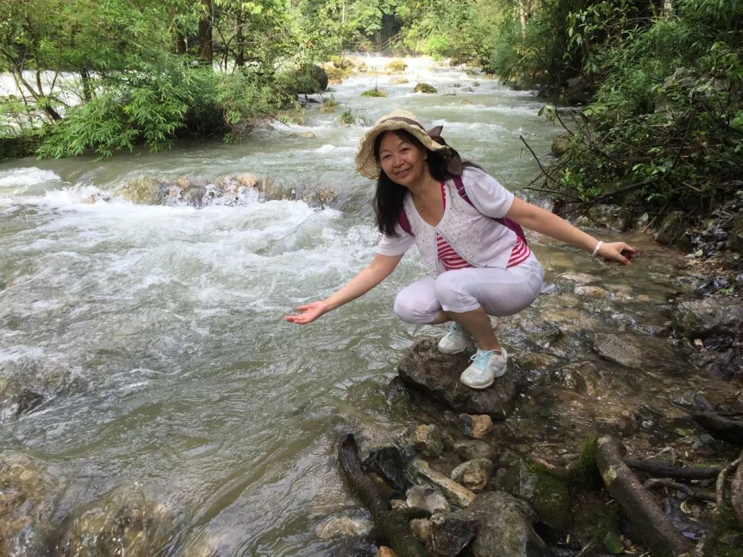 大妈旅游照专用动作,中国大妈外出旅游标准动作