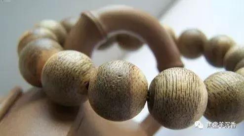 沉香桶珠开裂怎么办,沉香开裂有锈还值钱吗