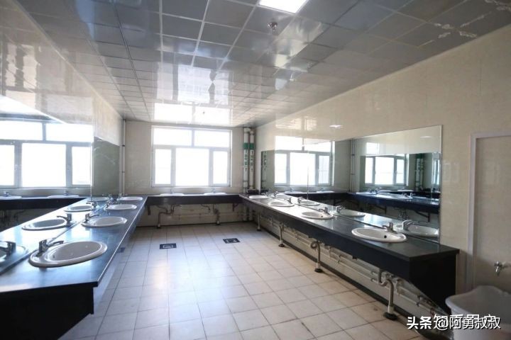 乌鲁木齐市第一职业高级中学,乌鲁木齐市第一中学官网