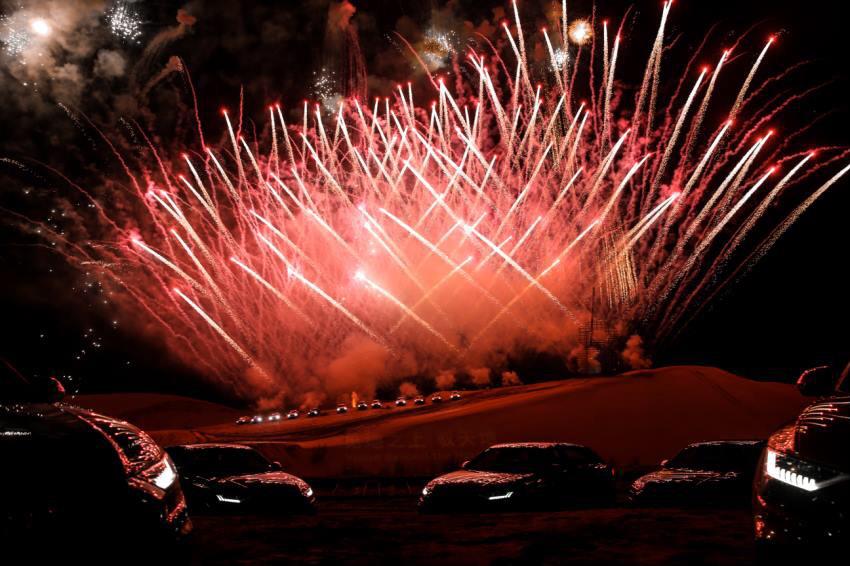 奥迪q8l霍希版落地价,奥迪q8纳瓦拉蓝落地价