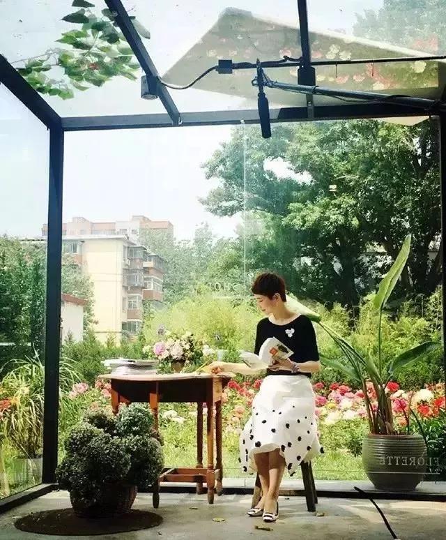 这家破厂房改造的花店,这是北京最美的小花店,明星都来拍照