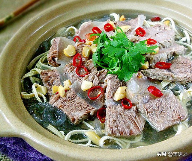 阜阳牛肉汤汤色清亮,牛肉汤最好吃的做法小视频