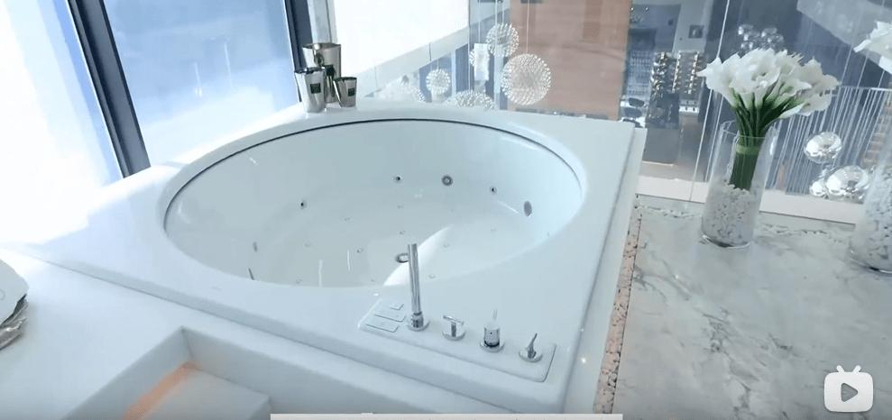 迪拜小哥豪宅,迪拜土豪哥卖劳斯莱斯